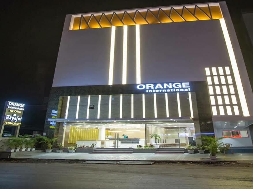 โรงแรมออเรนจ์ อินเตอร์เนชั่นแนล สุรัต ภายนอก รูปภาพ